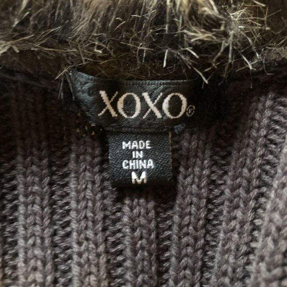 XOXO Faux Fur Lapel Cable Knit Sweater Vest. Preowned Size M Winter Must Have - Picture 4 of 6